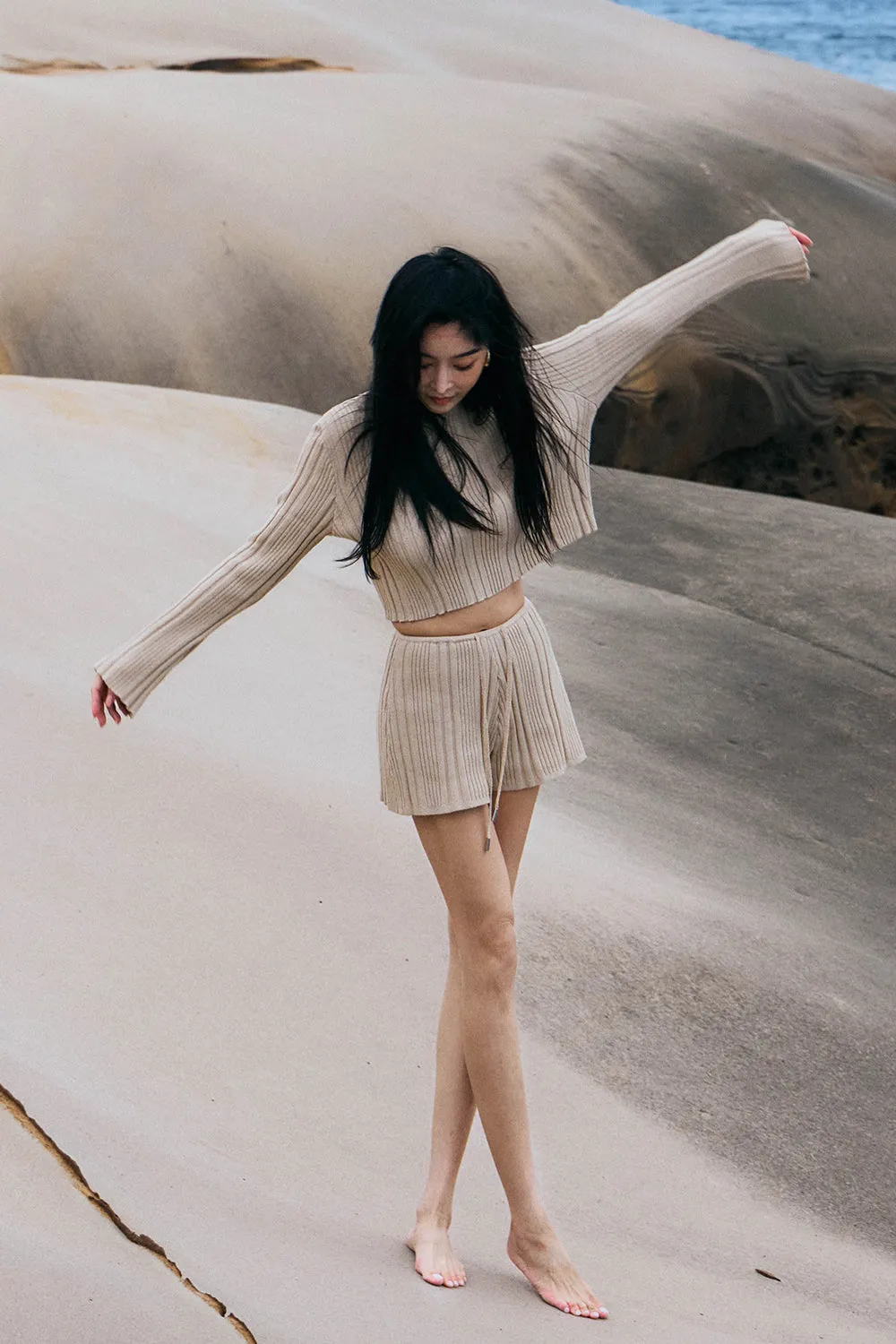 坑條針織抽繩短褲<br>WIDE RIBBED KNIT SHORTS