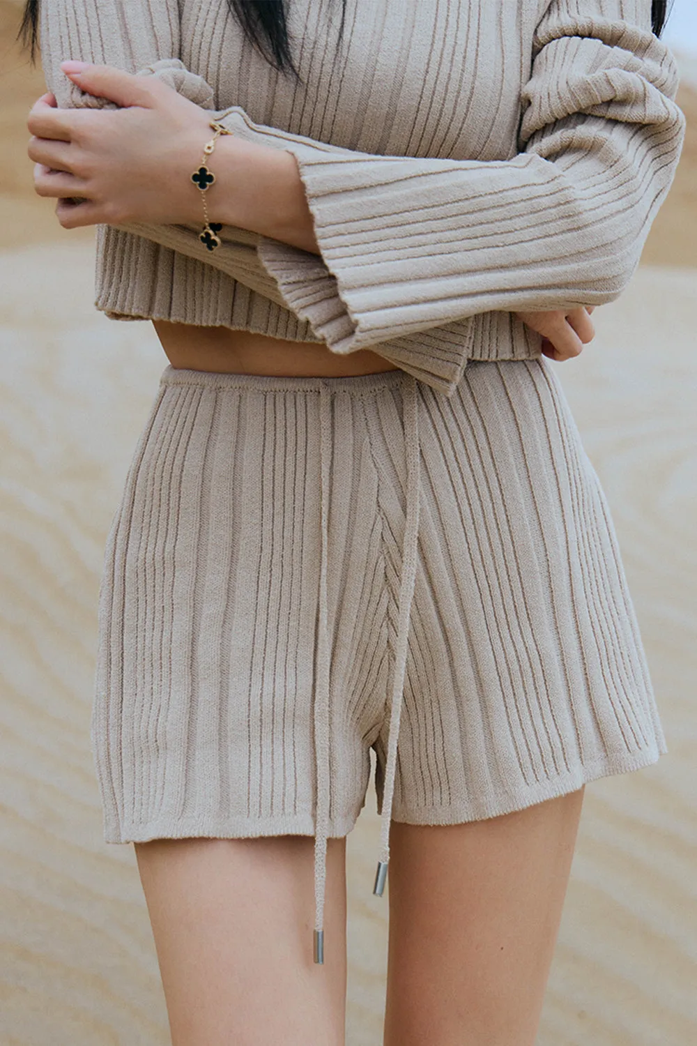 坑條針織抽繩短褲<br>WIDE RIBBED KNIT SHORTS